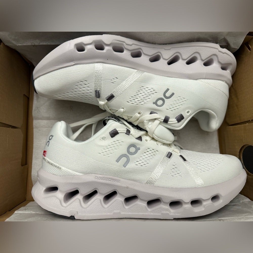 Oncloud Cloudsurfers White Men size 7 Woman’s 9